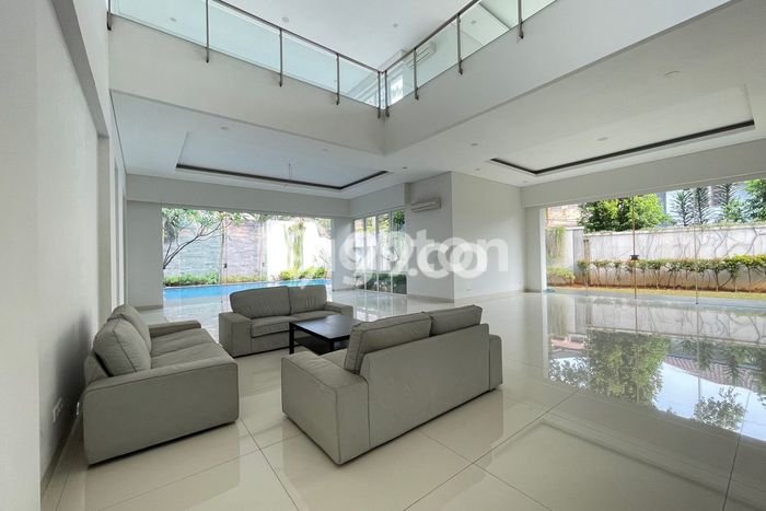 Rumah Mewah LB 1000m2 Siap Pakai Desain Elegan di Cibubur, Jakarta Timur Rumah Mewah LB 1000m2 Siap Pakai Desain Elegan di Cibubur, Jakarta Timur