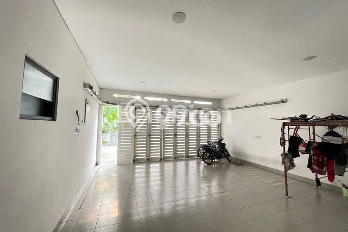 Rumah Mewah LB 1000m2 Siap Pakai Desain Elegan di Cibubur, Jakarta Timur Rumah Mewah LB 1000m2 Siap Pakai Desain Elegan di Cibubur, Jakarta Timur