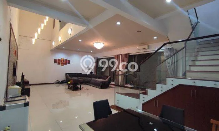 For Sale! Luxury House LT 356m2 Desain Elegan di Otista For Sale! Luxury House LT 356m2 Desain Elegan di Otista