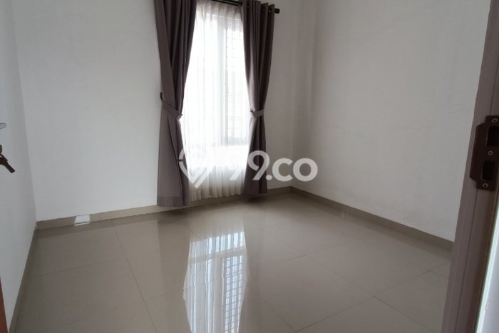 Disewakan! Rumah 3 Kamar Tidur &
2 Kamar Mandi di Sariwangi, Bandung Disewakan! Rumah 3 Kamar Tidur &
2 Kamar Mandi di Sariwangi, Bandung