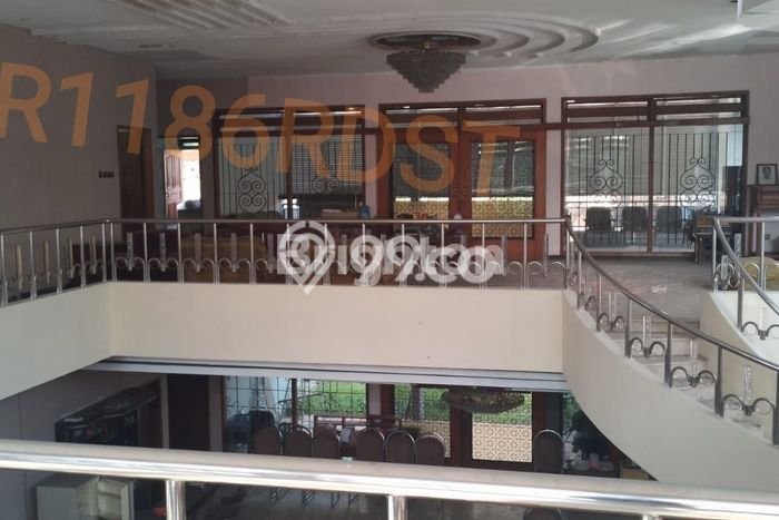 Disewakan Rumah Murah di Dharma Husada Surabaya dengan 6 Kamar Tidur Disewakan Rumah Murah di Dharma Husada Surabaya dengan 6 Kamar Tidur