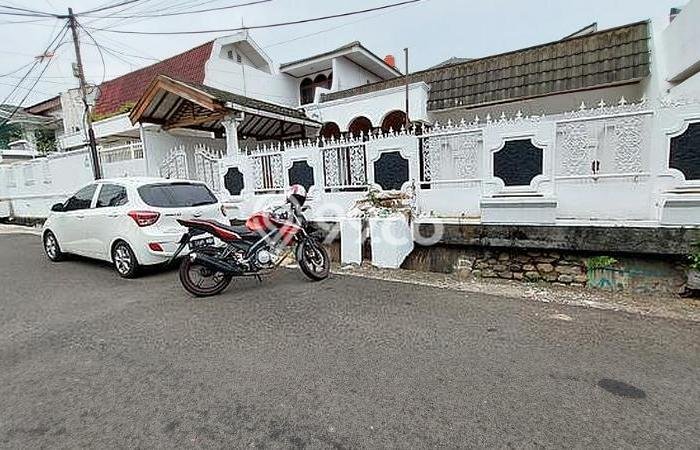 Rumah Bagus Siap Huni Di Tebet Luas 200m2 Lokasi Strategis Rumah Bagus Siap Huni Di Tebet Luas 200m2 Lokasi Strategis