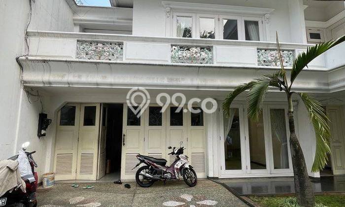 Hunian Ideal dengan LT 1000m2 & LB 850m2 Disewakan di Kemang Hunian Ideal dengan LT 1000m2 & LB 850m2 Disewakan di Kemang