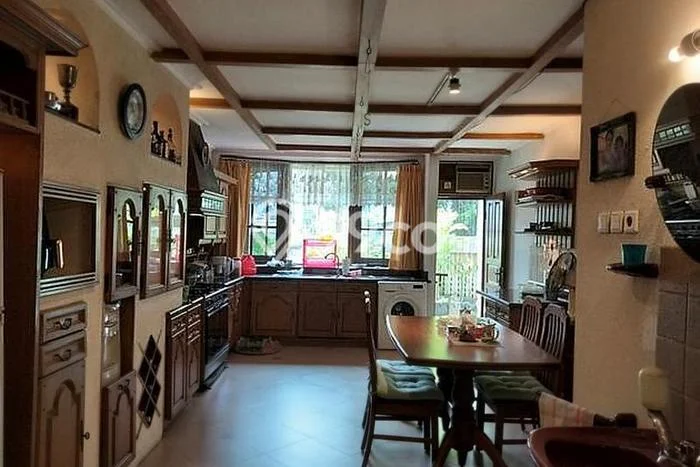 Jual Rumah Luas Elegan Dengan View Eksklusif di Tanjung Duren, Jakarta Barat Jual Rumah Luas Elegan Dengan View Eksklusif di Tanjung Duren, Jakarta Barat