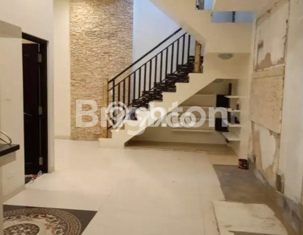 Rumah Strategis Modern Lb 165m2 di Semarang Barat, Semarang Rumah Strategis Modern Lb 165m2 di Semarang Barat, Semarang