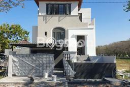 Rumah Elit LB 187m2 Siap Pakai Desain Elegan di Pondok Tjandra, Sidoarjo Rumah Elit LB 187m2 Siap Pakai Desain Elegan di Pondok Tjandra, Sidoarjo