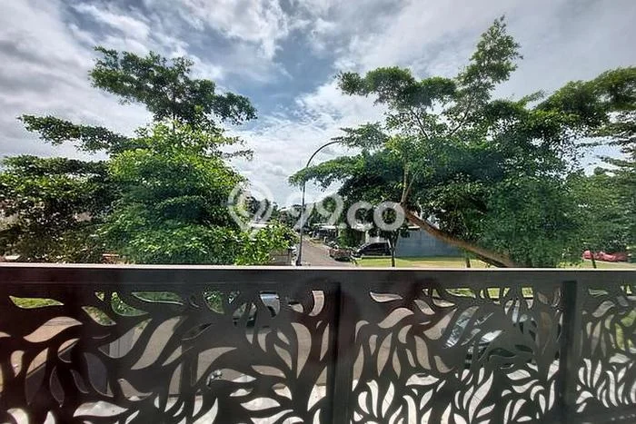 For Sale! Luxury House LT 160m2 Desain Elegan di Grand Wisata For Sale! Luxury House LT 160m2 Desain Elegan di Grand Wisata