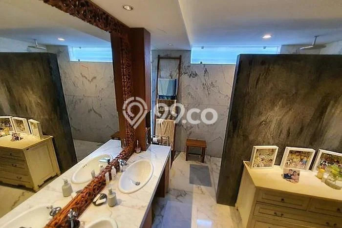 For Sale! Luxury House LT 1592m2 Desain Elegan di Pejaten For Sale! Luxury House LT 1592m2 Desain Elegan di Pejaten