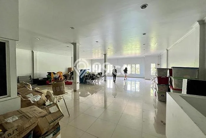 Rumah Mewah Siap Huni LT 240m2 di Karawaci, Tangerang Rumah Mewah Siap Huni LT 240m2 di Karawaci, Tangerang