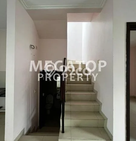 LOKASI TERBAIK! Rumah di Cipondoh, 3 KT, Area Premium, LT 96m² Bangunan 102m² LOKASI TERBAIK! Rumah di Cipondoh, 3 KT, Area Premium, LT 96m² Bangunan 102m²
