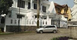 Rumah Mewah LB 435m2 Siap Pakai Desain Elegan di Pakuan, Bogor Rumah Mewah LB 435m2 Siap Pakai Desain Elegan di Pakuan, Bogor