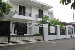 Rumah Bagus di Kebayoran Baru, Jakarta Selatan, Luas Tanah 290m², Luas Bangunan 350m² Rumah Bagus di Kebayoran Baru, Jakarta Selatan, Luas Tanah 290m², Luas Bangunan 350m²