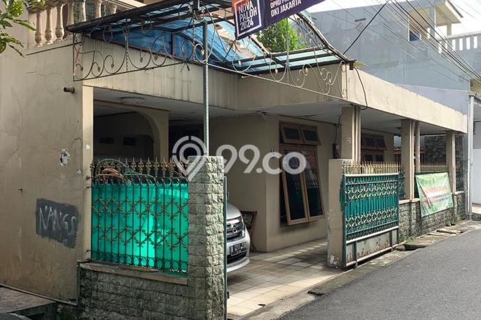 For Sale Rumah 3 Kamar Lokasi Ideal Bagus dan Strategis di Tebet For Sale Rumah 3 Kamar Lokasi Ideal Bagus dan Strategis di Tebet