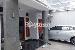 Ready to Use! Luxury House LT 224m2 Desain Modern di Tanjung Barat Ready to Use! Luxury House LT 224m2 Desain Modern di Tanjung Barat