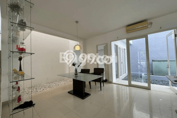 Rumah Elit LB 270m2 Siap Huni Desain Elegan di Pakuwon City, Surabaya Rumah Elit LB 270m2 Siap Huni Desain Elegan di Pakuwon City, Surabaya
