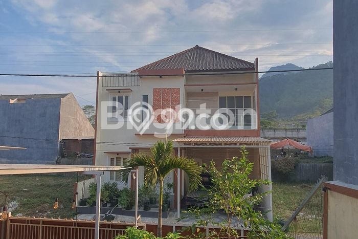 Rumah area Batu, 4 KM, Lingkungan Asri, Luas 224m² LB 112m² Rumah area Batu, 4 KM, Lingkungan Asri, Luas 224m² LB 112m²