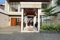 Rumah Mewah LB 550m2 Siap Pakai Desain Elegan di Kemang, Jakarta Selatan Rumah Mewah LB 550m2 Siap Pakai Desain Elegan di Kemang, Jakarta Selatan