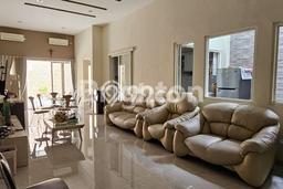 Jual Rumah Luas Elegan Dengan View Cantik di Manyar, Surabaya Jual Rumah Luas Elegan Dengan View Cantik di Manyar, Surabaya