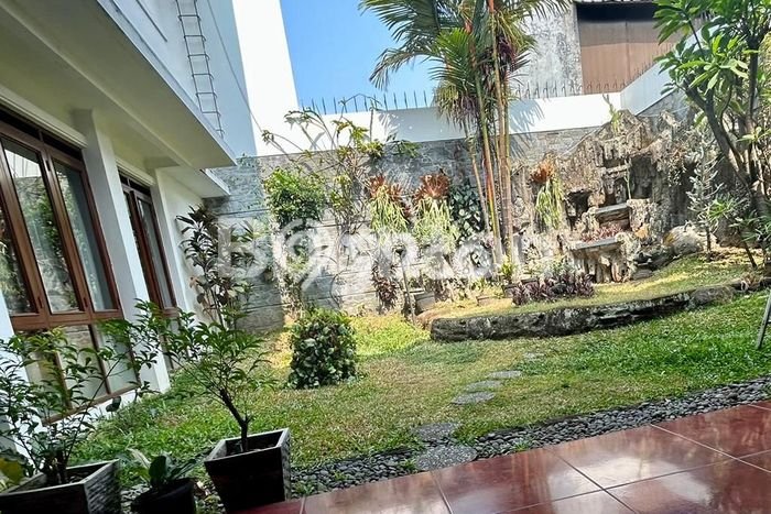 Hunian Mewah Siap Huni LT 390m2 di Batununggal, Bandung Hunian Mewah Siap Huni LT 390m2 di Batununggal, Bandung