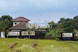 Disewakan Segera Rumah Kondisi Bagus di Kawasan Karanganyar, Solo Disewakan Segera Rumah Kondisi Bagus di Kawasan Karanganyar, Solo