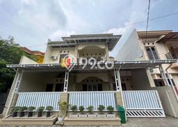 Rumah Strategis Modern Lb 270m2 di Banjarsari, Surakarta Rumah Strategis Modern Lb 270m2 di Banjarsari, Surakarta