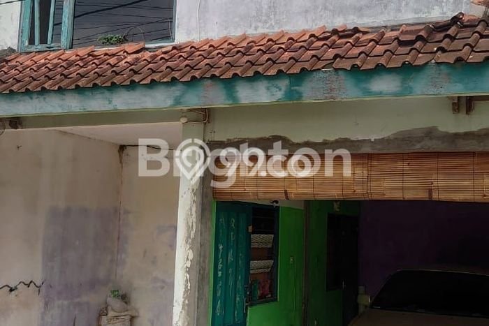 For Sale Rumah 8 Kamar Lokasi Ideal Nyaman dan Strategis di Depok For Sale Rumah 8 Kamar Lokasi Ideal Nyaman dan Strategis di Depok