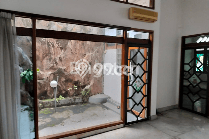 Rumah Eksklusif Siap Huni LT 497m2 di Rungkut, Surabaya Rumah Eksklusif Siap Huni LT 497m2 di Rungkut, Surabaya