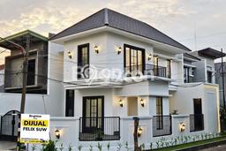 Rumah Eksklusif Siap Huni LT 153m2 di Rungkut, Surabaya Rumah Eksklusif Siap Huni LT 153m2 di Rungkut, Surabaya