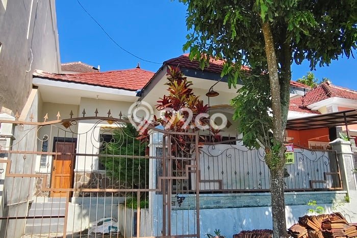 Rumah LT 121m2m² Akses Tol di Dau, Malang Rumah LT 121m2m² Akses Tol di Dau, Malang