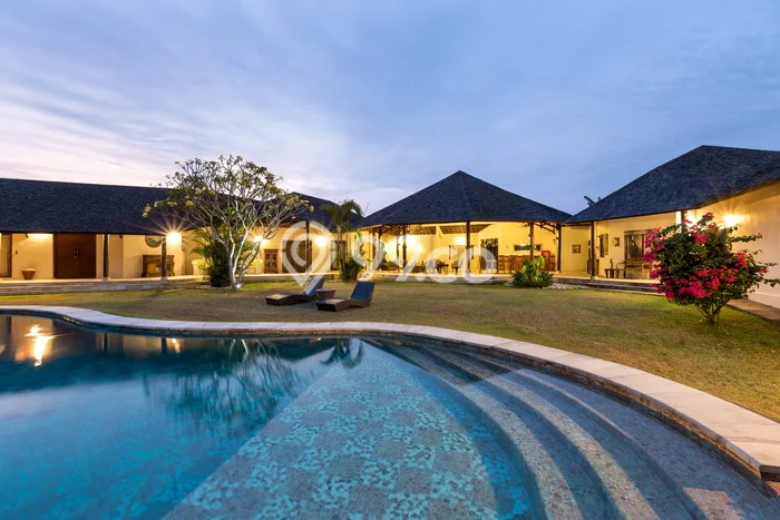 Rumah Tenang area , 5 KT, LT 3050m2m² LB 700m2m² Rumah Tenang area , 5 KT, LT 3050m2m² LB 700m2m²