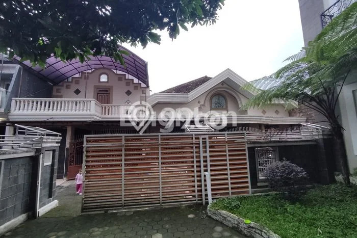 Hunian Elit LB 980m2 Siap Pakai Desain Elegan di Sawojajar, Malang Hunian Elit LB 980m2 Siap Pakai Desain Elegan di Sawojajar, Malang