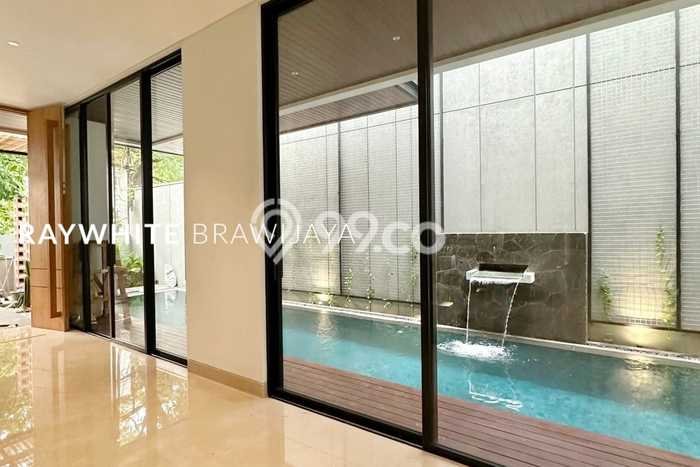 Rumah Elit Modern Tanpa Renovasi di Kemang Jakarta Selatan Rumah Elit Modern Tanpa Renovasi di Kemang Jakarta Selatan