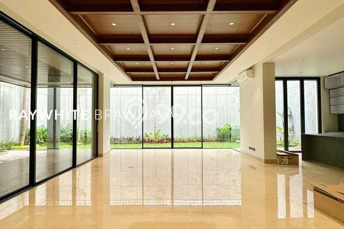 Rumah Elit Modern Tanpa Renovasi di Kemang Jakarta Selatan Rumah Elit Modern Tanpa Renovasi di Kemang Jakarta Selatan