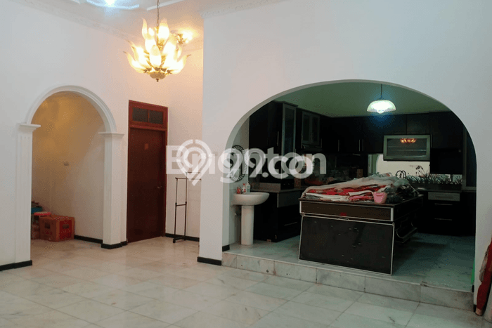 Rumah Mewah LB 517m2 Siap Pakai Desain Elegan di Kertajaya, Surabaya Rumah Mewah LB 517m2 Siap Pakai Desain Elegan di Kertajaya, Surabaya