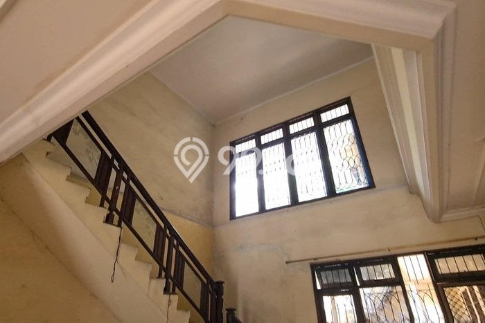 Rumah Asri di Bubutan, Surabaya, LT 313m2m² LB 400m2m² Rumah Asri di Bubutan, Surabaya, LT 313m2m² LB 400m2m²