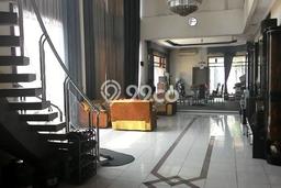 Rumah 2 Lantai Tengah Kota Mayjen Sutoyo, Kampung Kali Rumah 2 Lantai Tengah Kota Mayjen Sutoyo, Kampung Kali