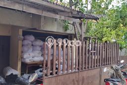 rumah uk 12x20m cocok buat konveksi,sablon,gudang jalan mobil jelambar rumah uk 12x20m cocok buat konveksi,sablon,gudang jalan mobil jelambar