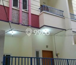 rumah baru dan cantik 3 lantai jalan mobil di jelambar rumah baru dan cantik 3 lantai jalan mobil di jelambar