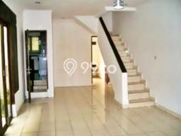 LOKASI TERBAIK! Rumah kawasan Kebayoran Baru, 3 KT, Lingkungan Elite, Luas 135m² Bangunan 200m² LOKASI TERBAIK! Rumah kawasan Kebayoran Baru, 3 KT, Lingkungan Elite, Luas 135m² Bangunan 200m²