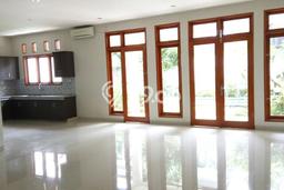 Jarang Ada! Rumah Kontrakan 4 Kamar Bagus Siap Huni Kemang Jarang Ada! Rumah Kontrakan 4 Kamar Bagus Siap Huni Kemang