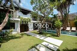 PAY CASH This Month IDR.9.250Billion only !!! Private villa di lokasi Strategis Seminyak.. walking distance ke pantai PAY CASH This Month IDR.9.250Billion only !!! Private villa di lokasi Strategis Seminyak.. walking distance ke pantai