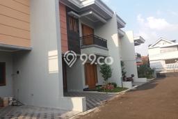 Rumah Mewah LB 200m2 Siap Pakai Desain Elegan di Rempoa, Tangerang Rumah Mewah LB 200m2 Siap Pakai Desain Elegan di Rempoa, Tangerang