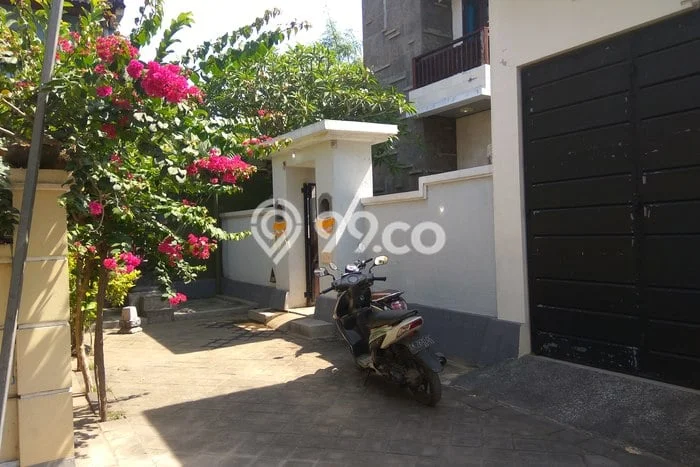Rumah Asri area Kedonganan, 5 KT, Lingkungan Strategis, Luas 200m² LB 200m² Rumah Asri area Kedonganan, 5 KT, Lingkungan Strategis, Luas 200m² LB 200m²
