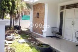 PROPERTI PILIHAN! Rumah Asri area Waru, Luas 198m2m² Bangunan 135m2m² PROPERTI PILIHAN! Rumah Asri area Waru, Luas 198m2m² Bangunan 135m2m²
