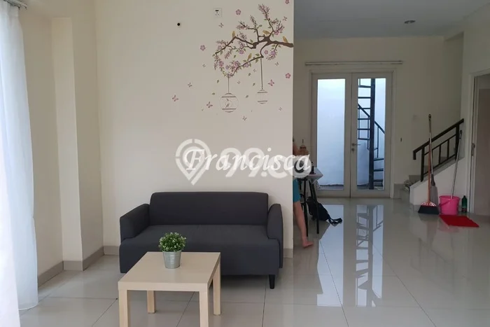 D I J U A L Rumah Hoek di Puri Mansion D I J U A L Rumah Hoek di Puri Mansion