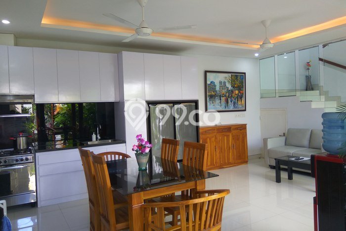 Rumah di Nusa Dua, 3 KM, Dekat Pusat Kota, LT 180m² Bangunan 200m² Rumah di Nusa Dua, 3 KM, Dekat Pusat Kota, LT 180m² Bangunan 200m²