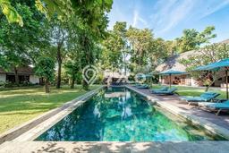 Hunian Mewah LB 1000m2 Siap Pakai Desain Elegan di Canggu, Badung Hunian Mewah LB 1000m2 Siap Pakai Desain Elegan di Canggu, Badung