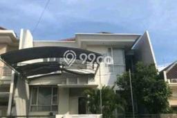 Kesempatan Emas Memiliki Rumah LT 300m² / LB 500m² di Pusat Kota Manyar, Surabaya Kesempatan Emas Memiliki Rumah LT 300m² / LB 500m² di Pusat Kota Manyar, Surabaya