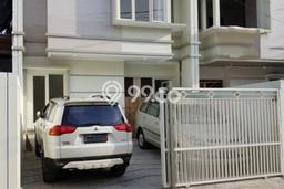 KESEMPATAN EMAS! Rumah di Tenggilis Mejoyo, Surabaya, LT 105m² Bangunan 150m² KESEMPATAN EMAS! Rumah di Tenggilis Mejoyo, Surabaya, LT 105m² Bangunan 150m²