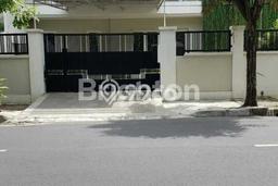 SPECIAL PRICE! Rumah Strategis di Genteng, Luas 346m² LB 452m² SPECIAL PRICE! Rumah Strategis di Genteng, Luas 346m² LB 452m²